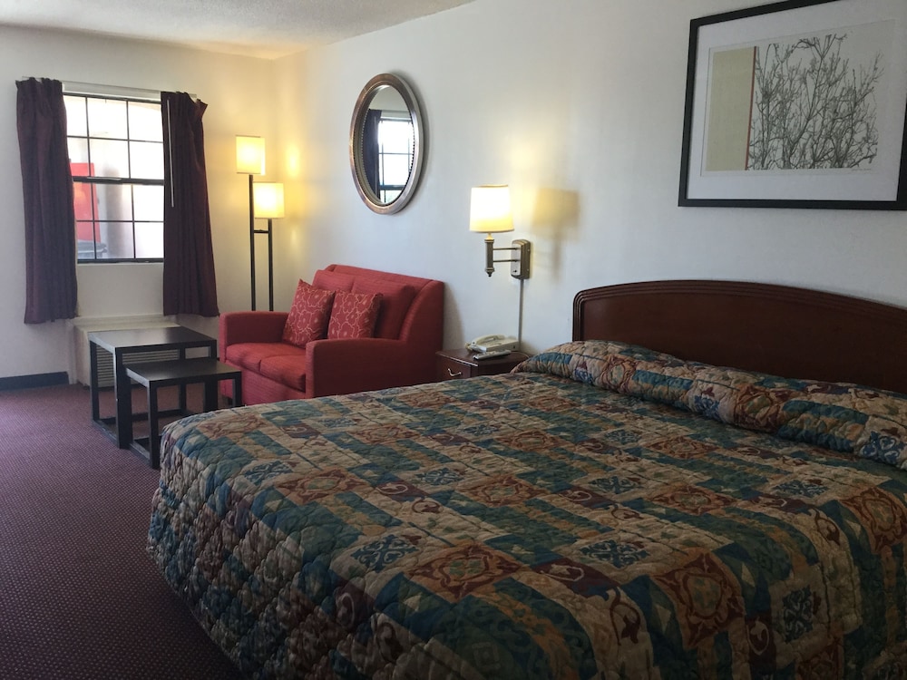 Deluxe Room, 1 King Bed, Accessible photo 2