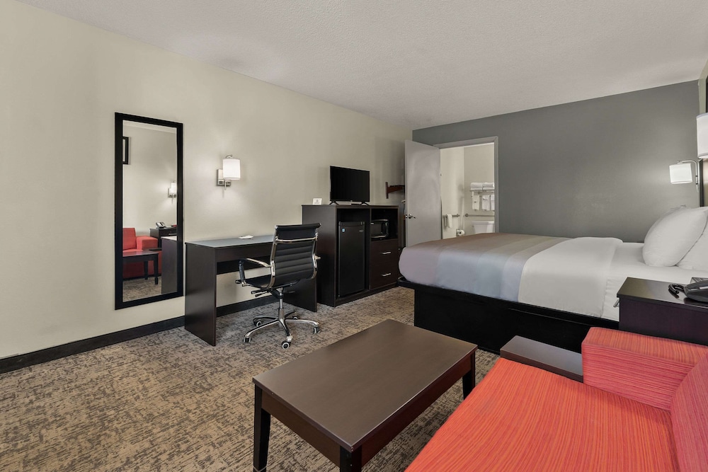 Room, 1 King Bed, Accessible, Non Smoking - Photo 2