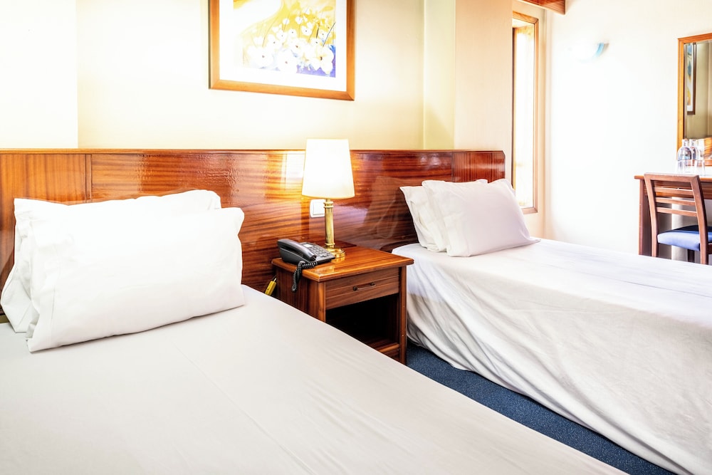 Standard Twin Room - Photo 8