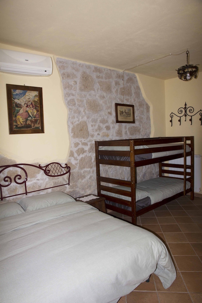Family Double or Twin Room (Camera del Girasole) photo 2