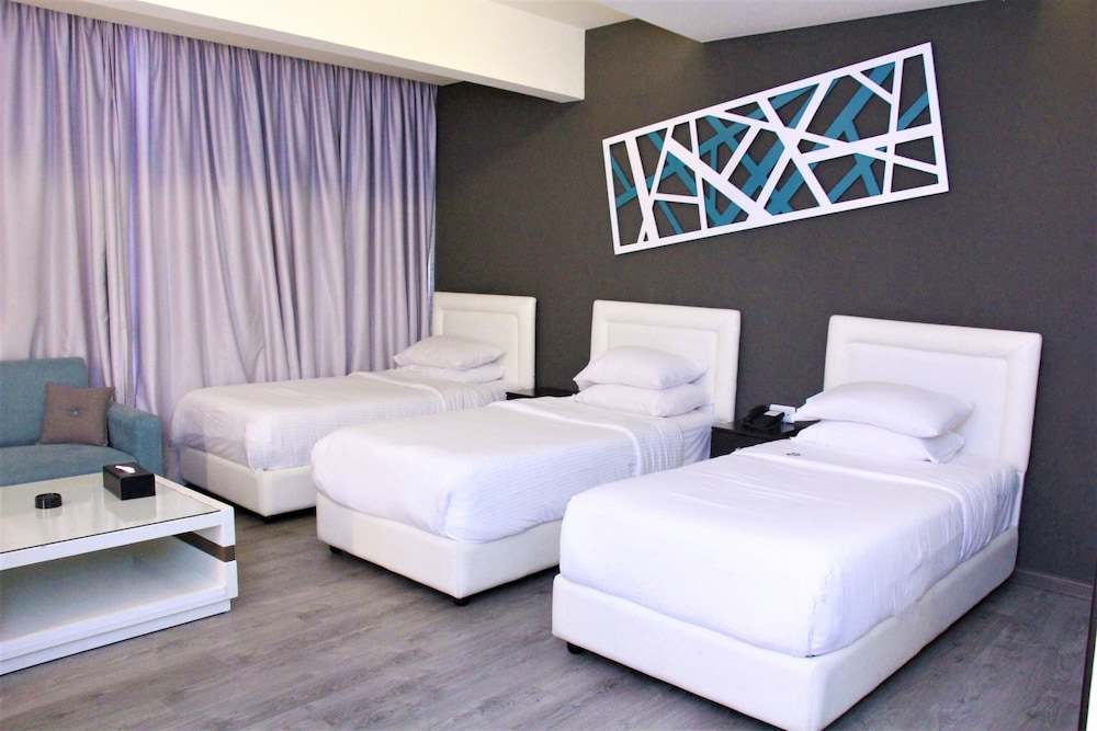 Deluxe Triple Room, 3 Twin Beds, Courtyard View photo 2