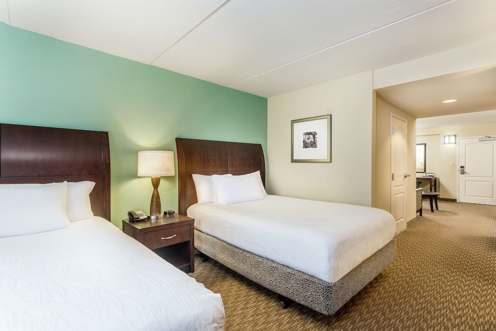 Suite, 2 Queen Beds - Photo 1