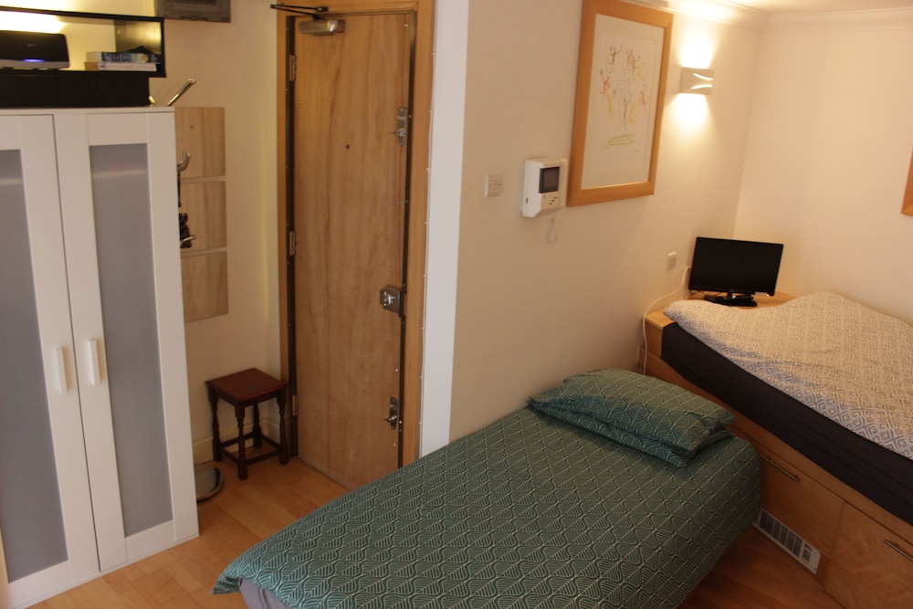 Family Studio, Multiple Beds, Non Smoking, Kitchen photo 2
