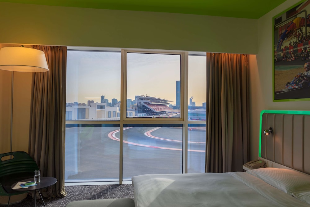Suite, 1 Bedroom (Autodrome View) photo 2