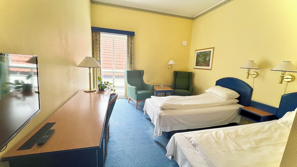 Standard Twin Room - Photo 1