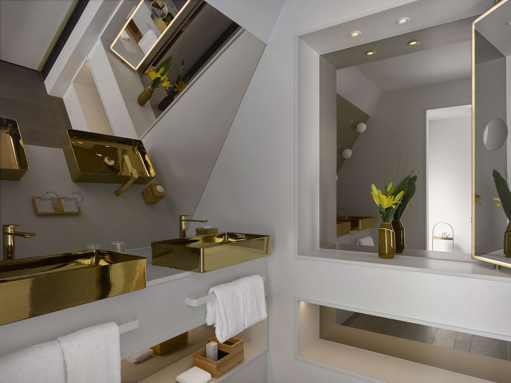 Suite (Nobu Suite)