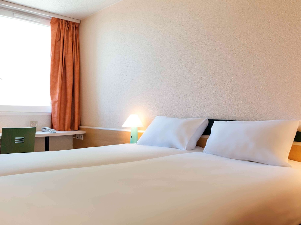 Standard Room, 2 Twin Beds - Photo 1
