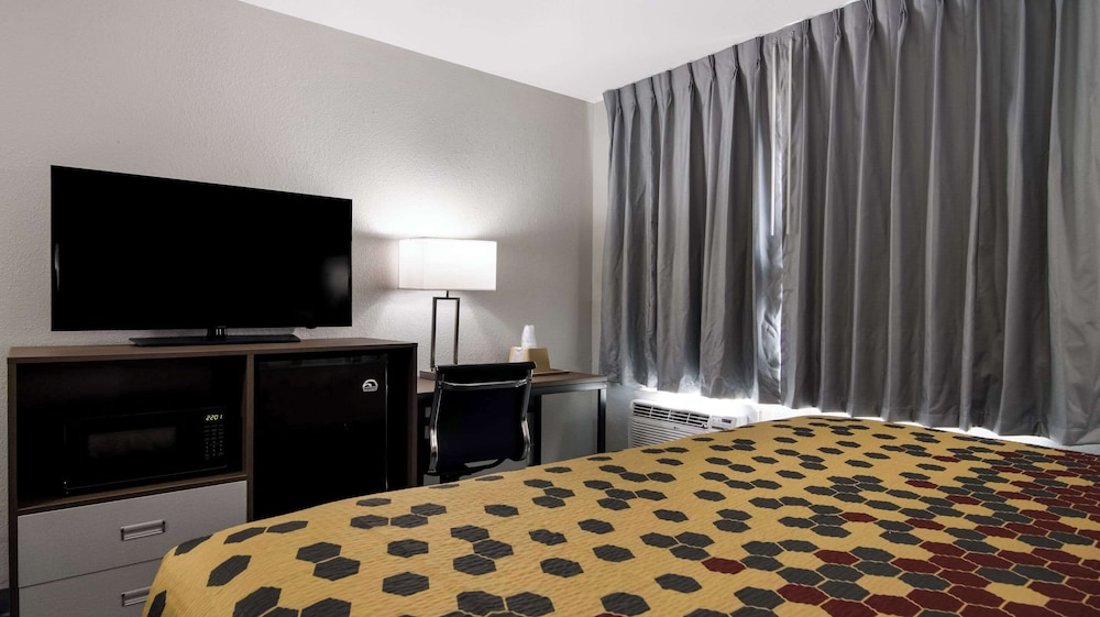 Room, 1 King Bed, Accessible, Non Smoking - Photo 2
