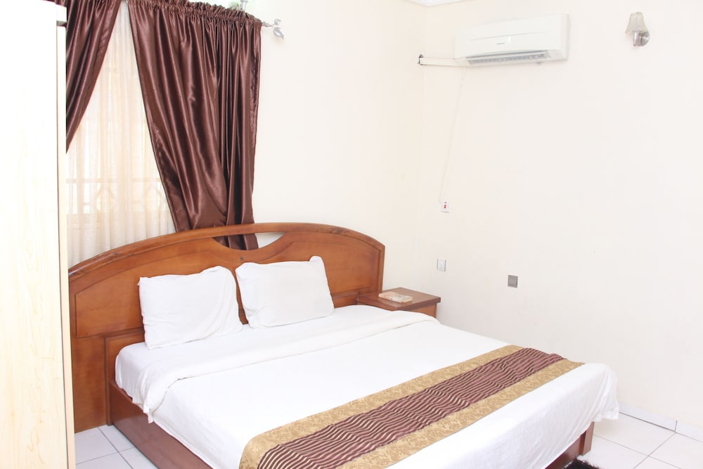 Luxury Apartment, 3 Bedrooms - Photo 3