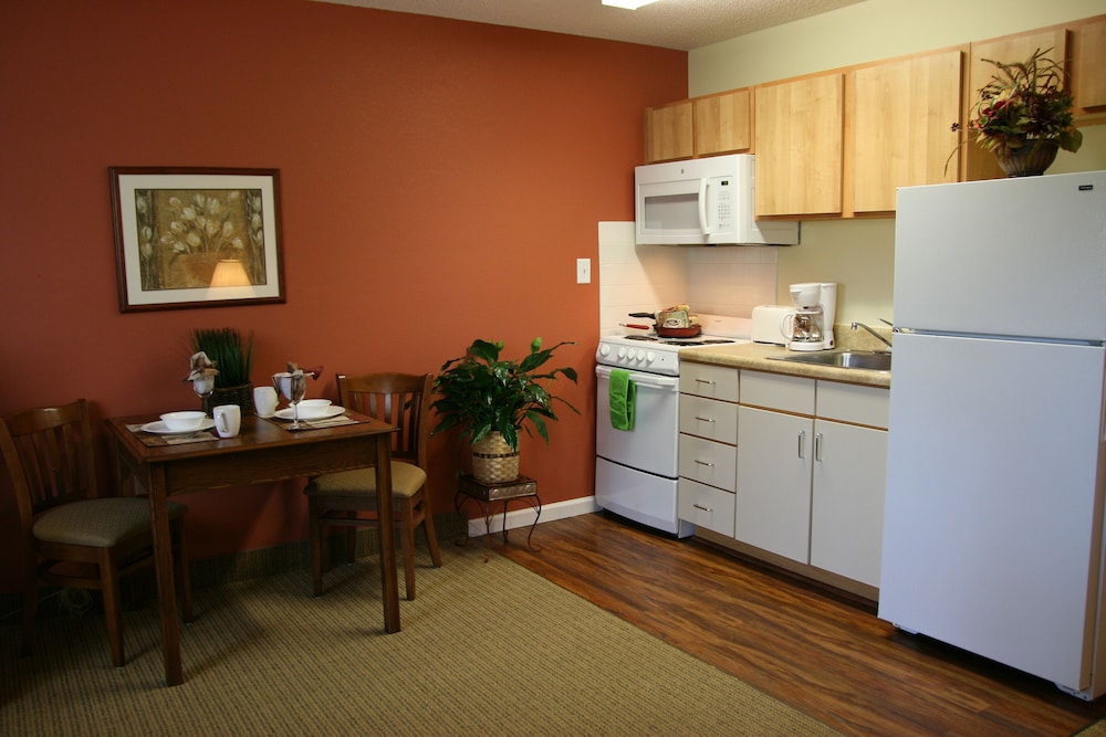 Suite, 1 Queen Bed - Photo 4