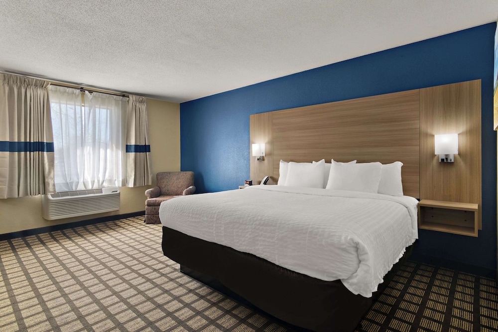 Suite, 1 King Bed, Non Smoking