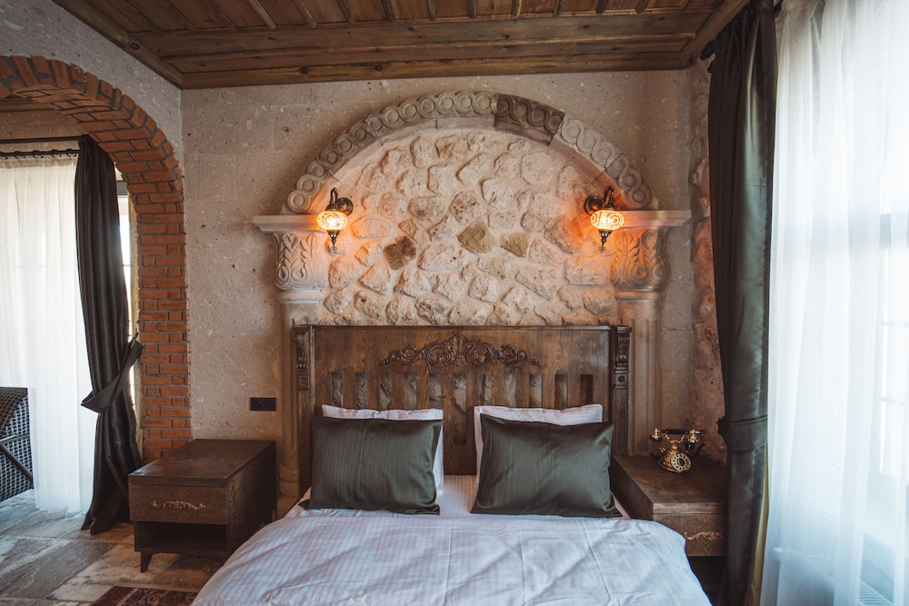 Luxury Suite - Photo 2