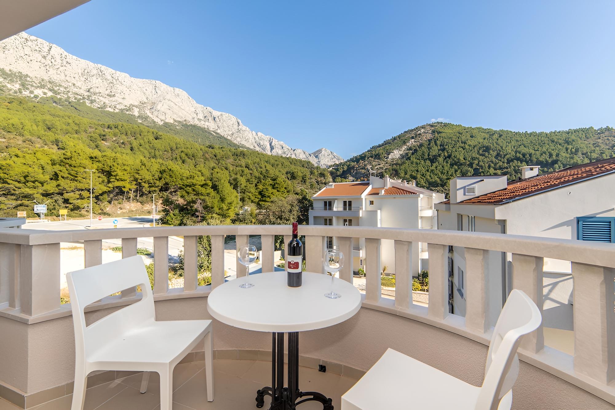 Standard Triple Room, Balcony, Park View photo 3