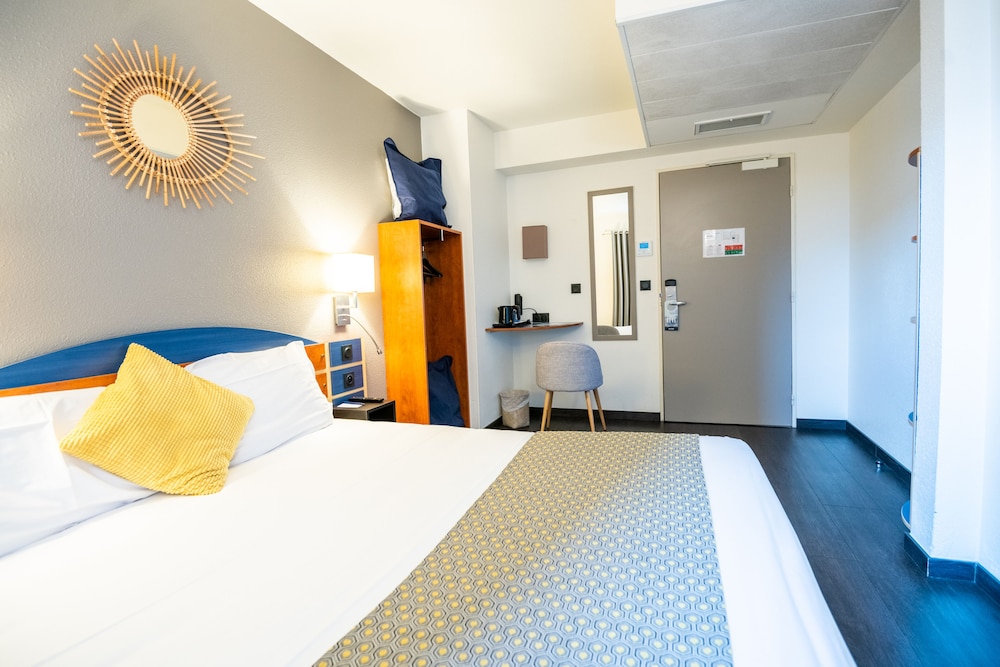 Standard Room, Multiple Beds photo 3