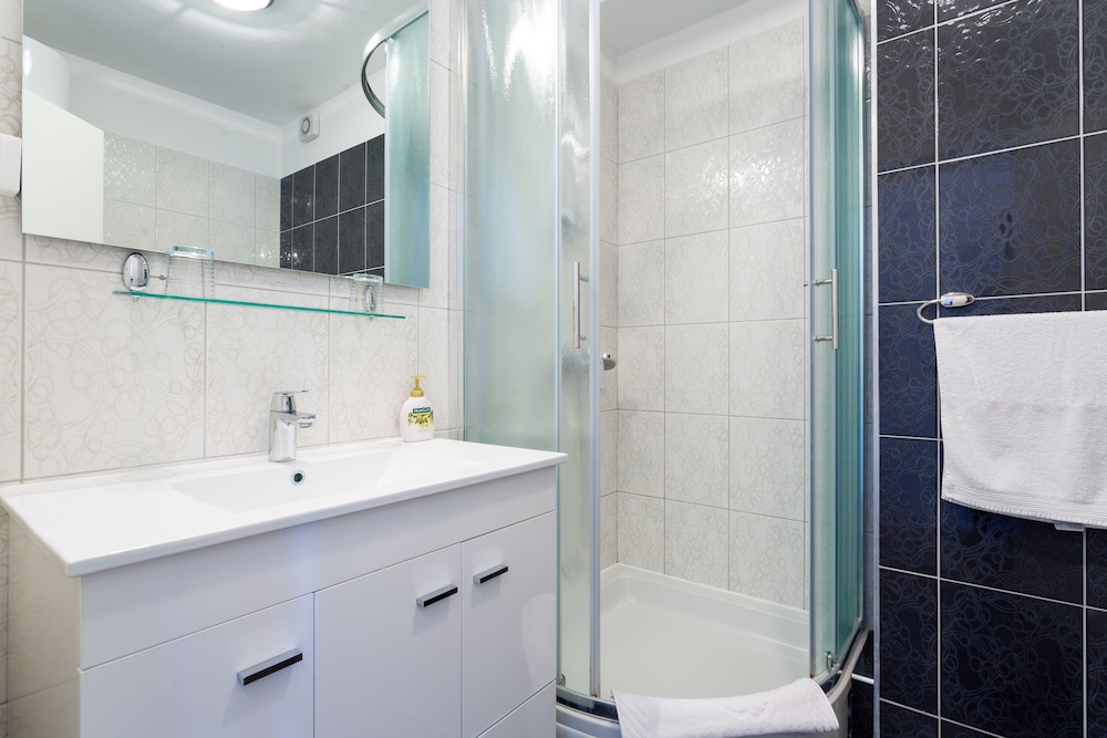 Double Room - Photo 6