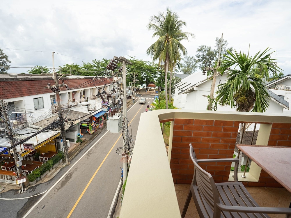 Deluxe Double Room, 1 King Bed, Balcony photo 2