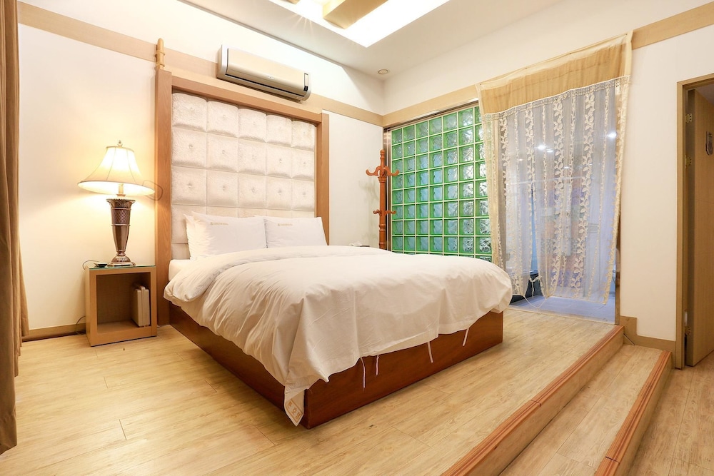 Royal Room