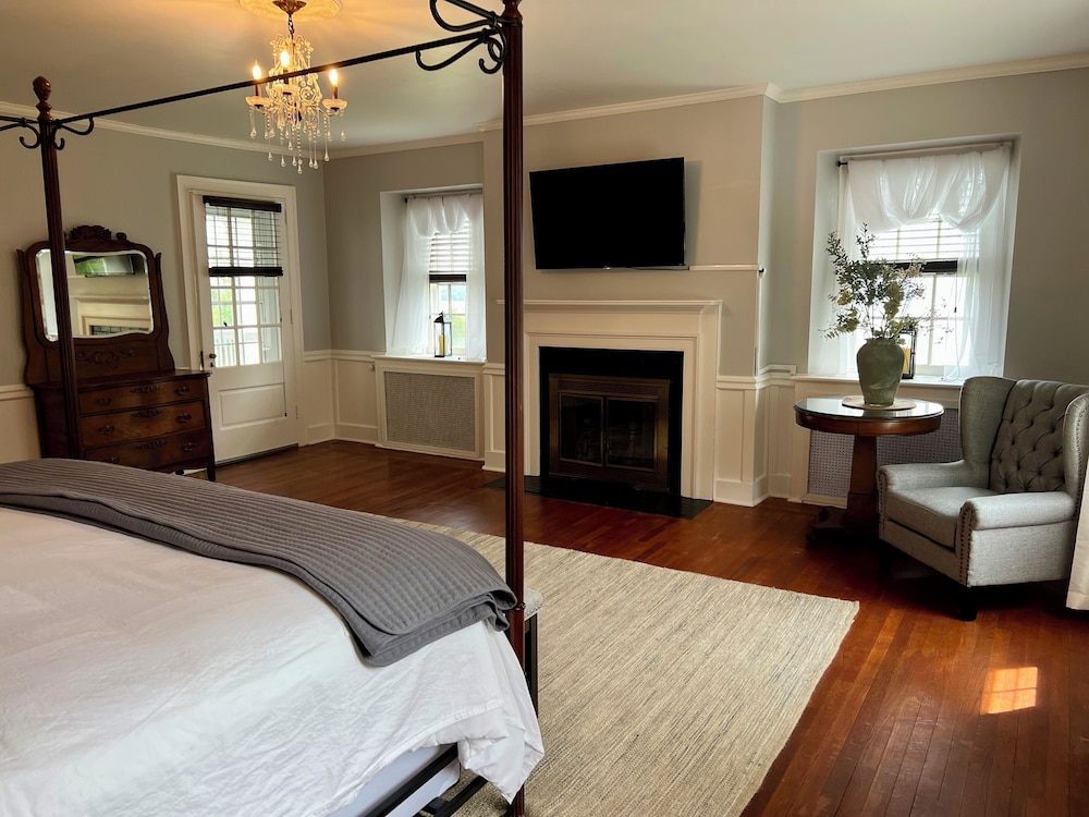 Valcour Room photo 1