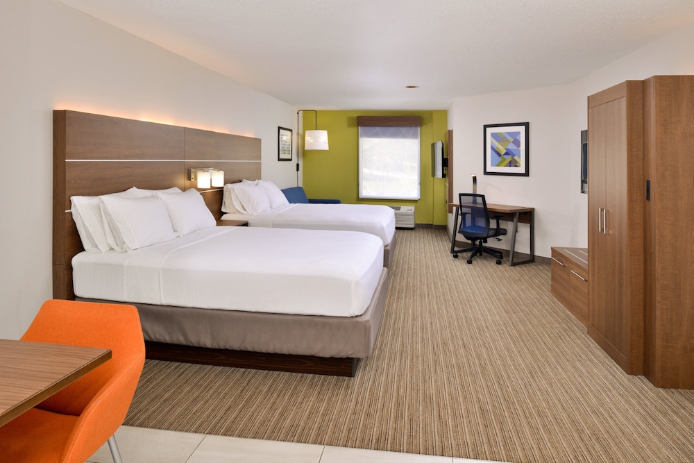 Suite, 2 Queen Beds (Living/Dining Area) photo 1