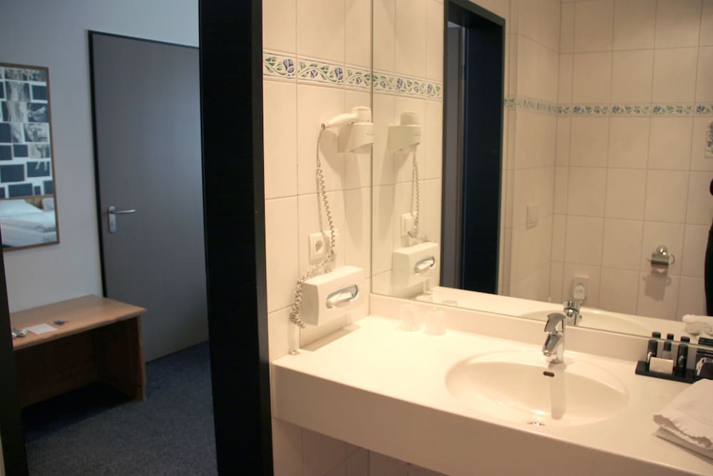 Deluxe Room - Photo 5