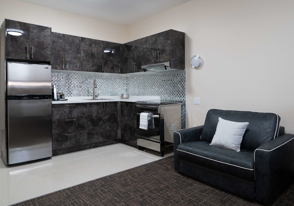 Suite, 2 Double Beds, Non Smoking, Kitchen (Larger Room;With Sofabed) - Photo 2