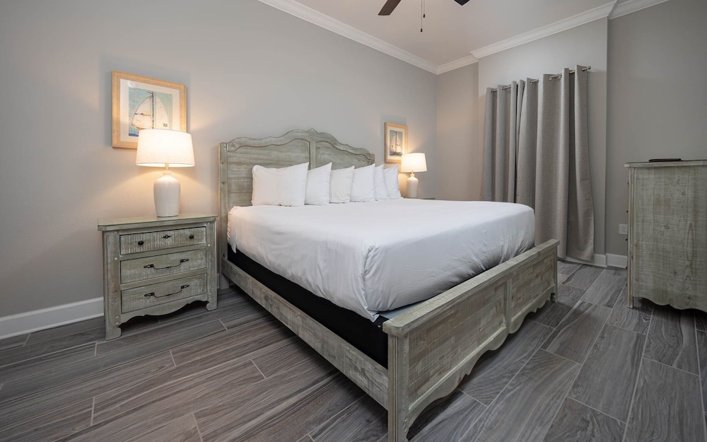 Condo, 2 Bedrooms