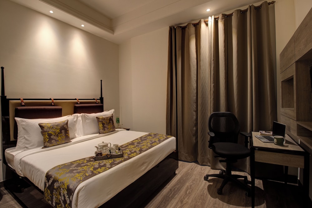 Premium Suite - Photo 13