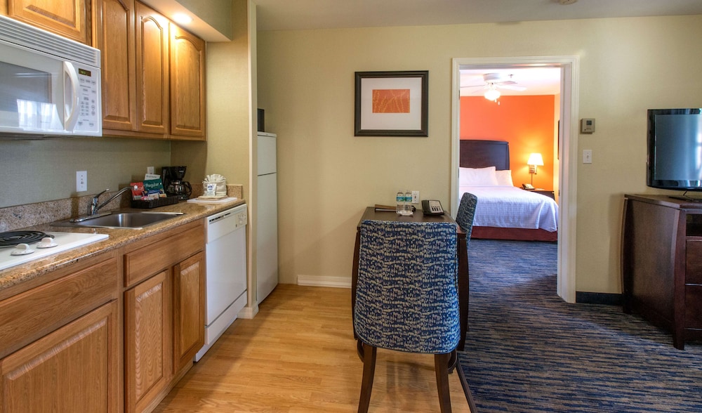 Suite, 1 Queen Bed, Non Smoking - Photo 2
