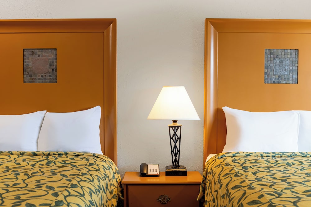 Double Room, 2 Queen Beds - Photo 6