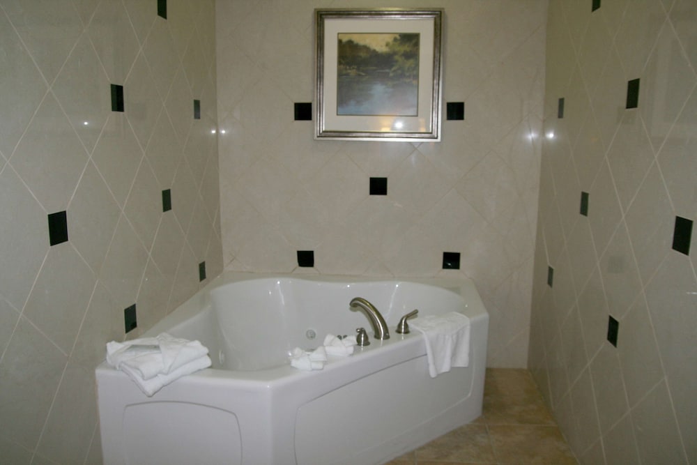 Suite, 1 King Bed, Non Smoking - Photo 1