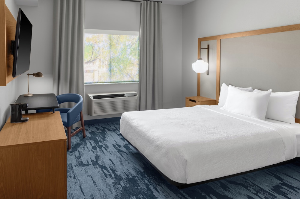 Room, 1 King Bed (Hearing Accessible) - Photo 3