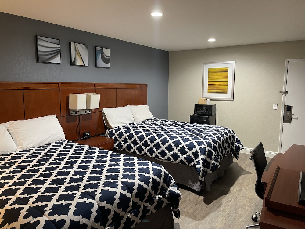 Standard Double Room, 2 Queen Beds