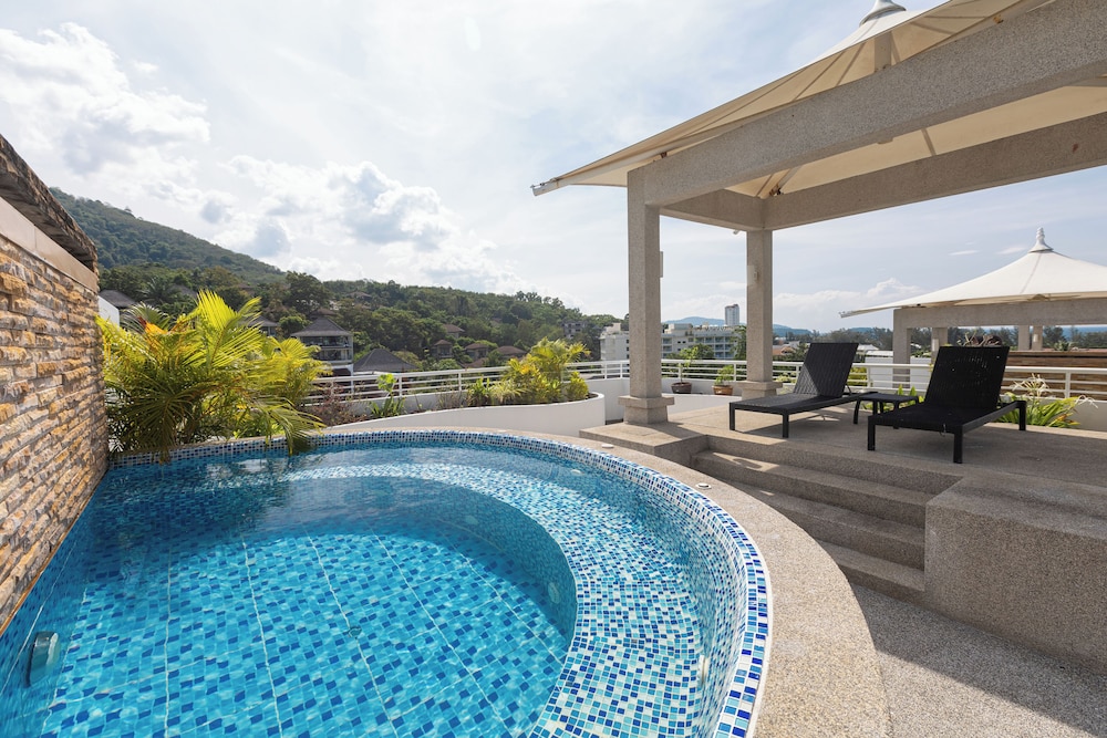 New One Bedroom Penthouse Suite with Rooftop Jacuzzi - Photo 8