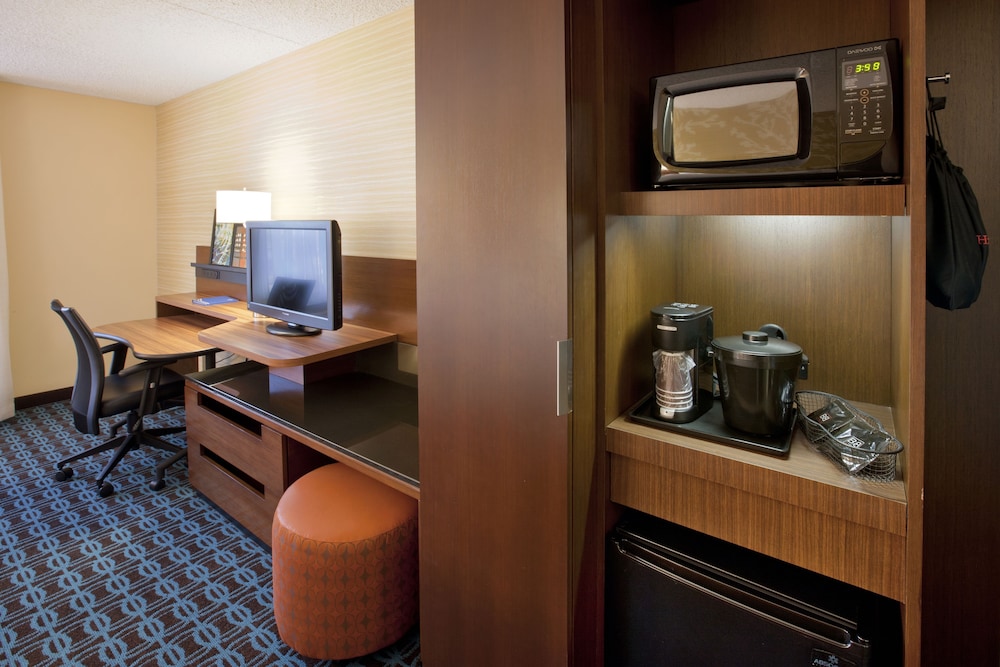 Room, 2 Queen Beds (Hearing Accessible) - Photo 2