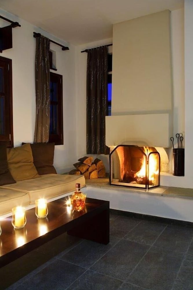 Deluxe Suite - Photo 3