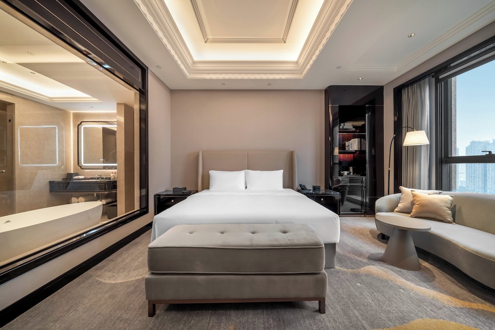 Crowne Plaza King Room
