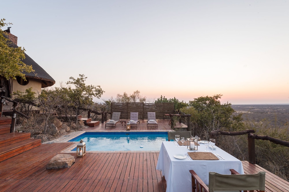 Traditional Cabin, 5 Bedrooms (Rhino Bushcamp) photo 1