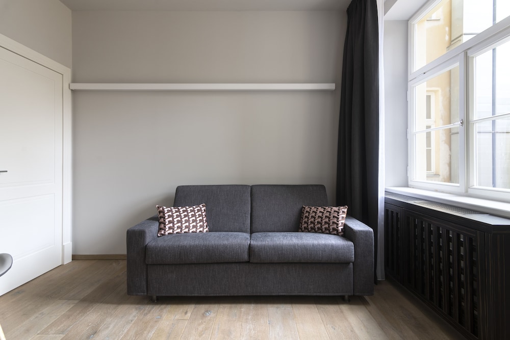 XL Studio with Kitchenette and Sofa bed