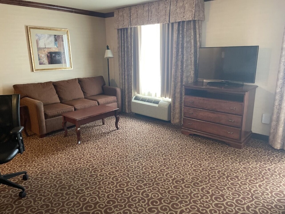 Suite, 1 King Bed, Accessible, Non Smoking - Photo 1