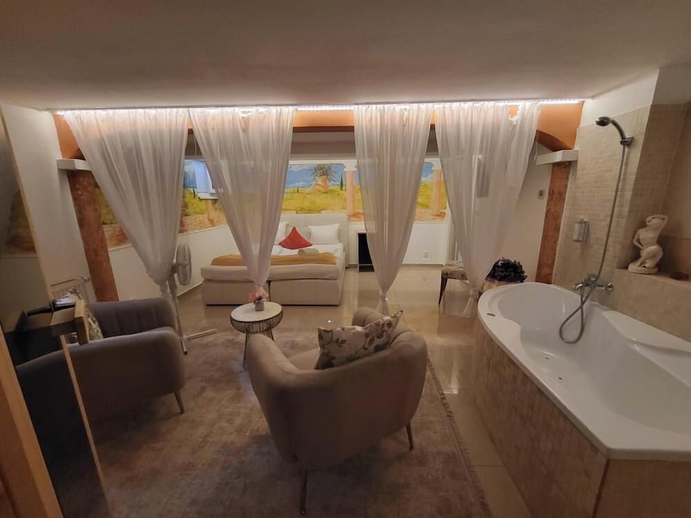 Romantic Room (Sauna for a fee) photo 3