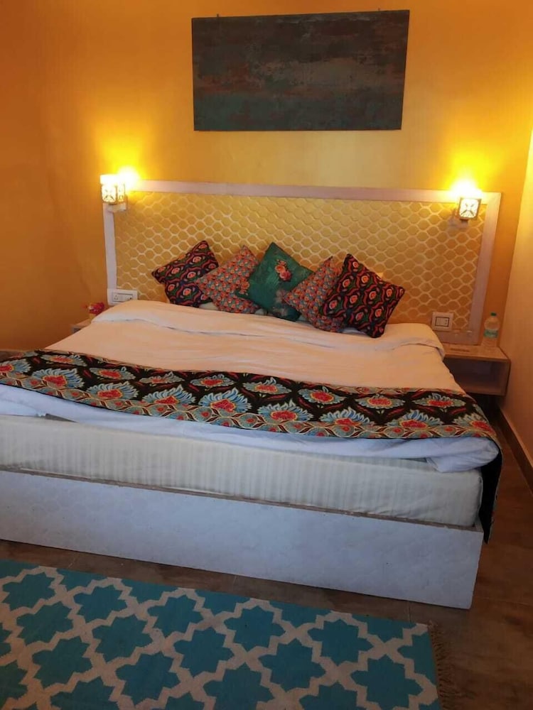 Cottage - Photo 1