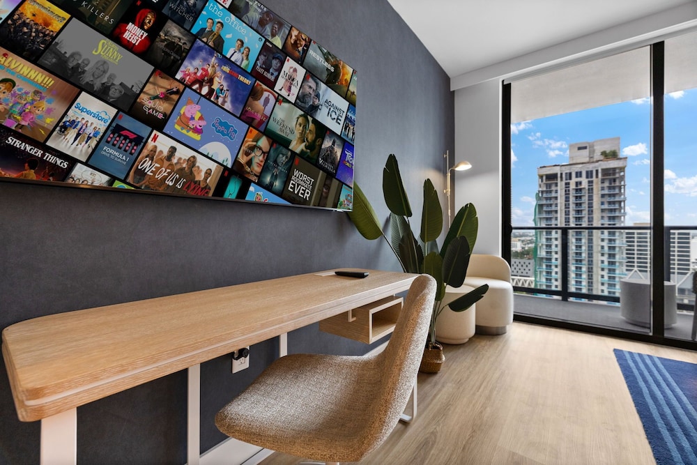 Luxury Studio Suite, 2 Queen Beds, City View photo 2