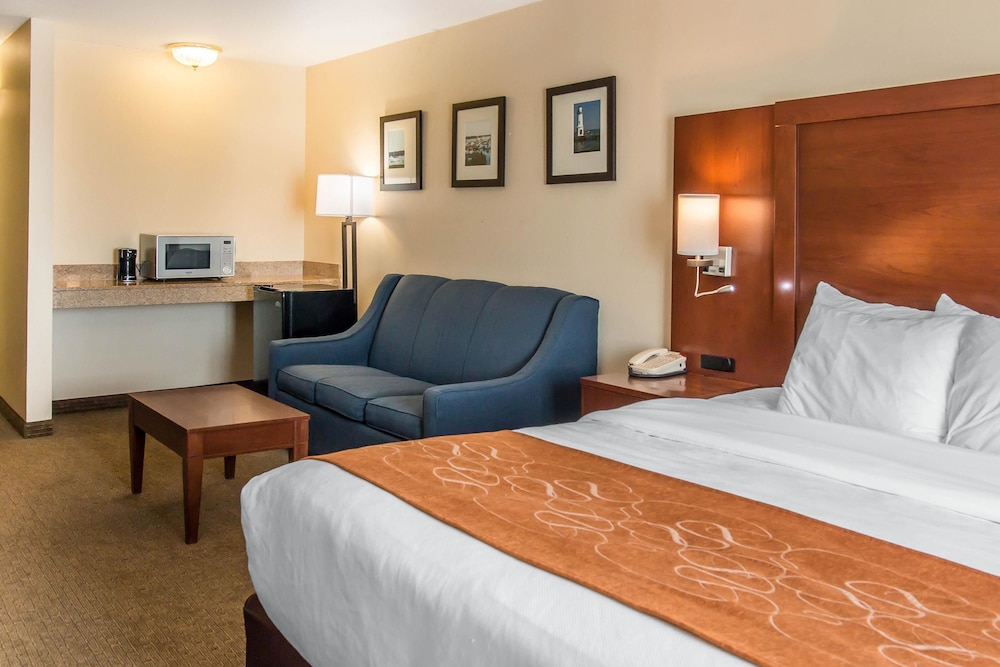 Suite, 1 King Bed, Accessible, Non Smoking photo 1