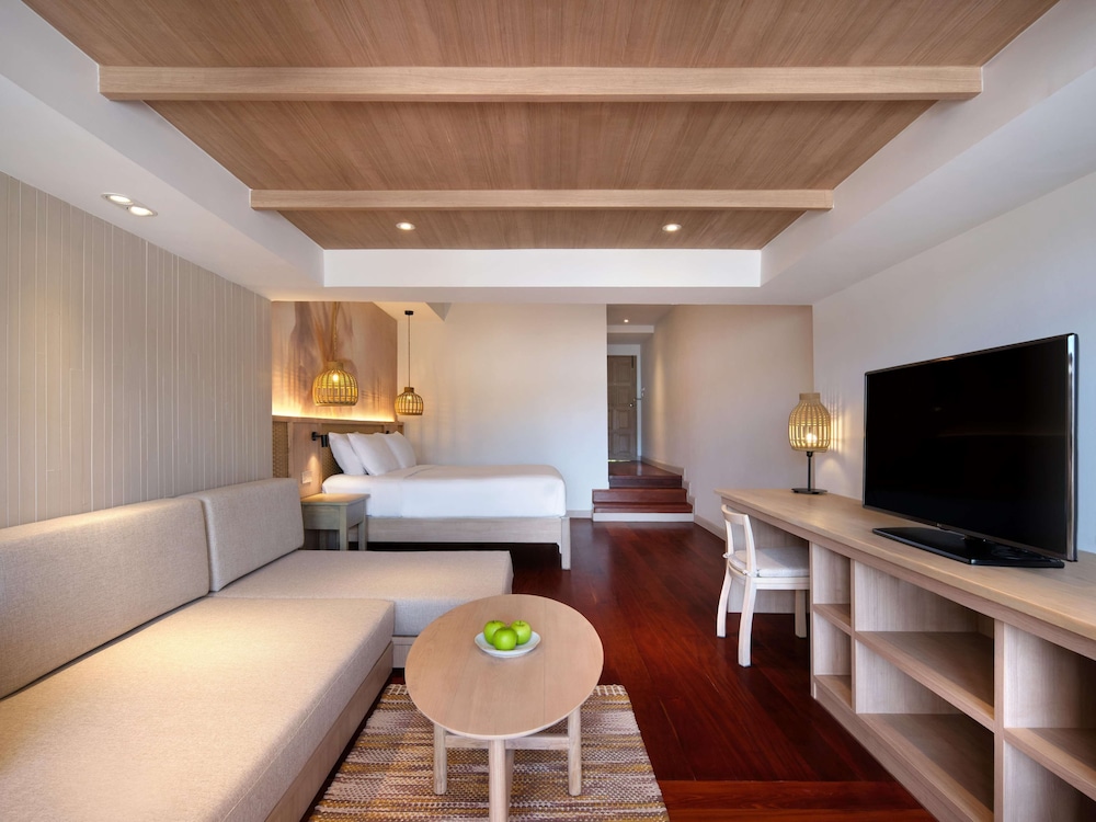 Beachfront Suite thumbnail 5