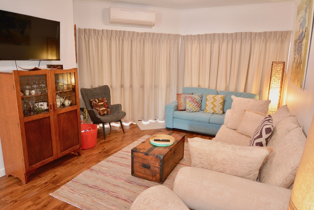 Executive Apartment, 2 Bedrooms, Pool Access, Partial Sea View