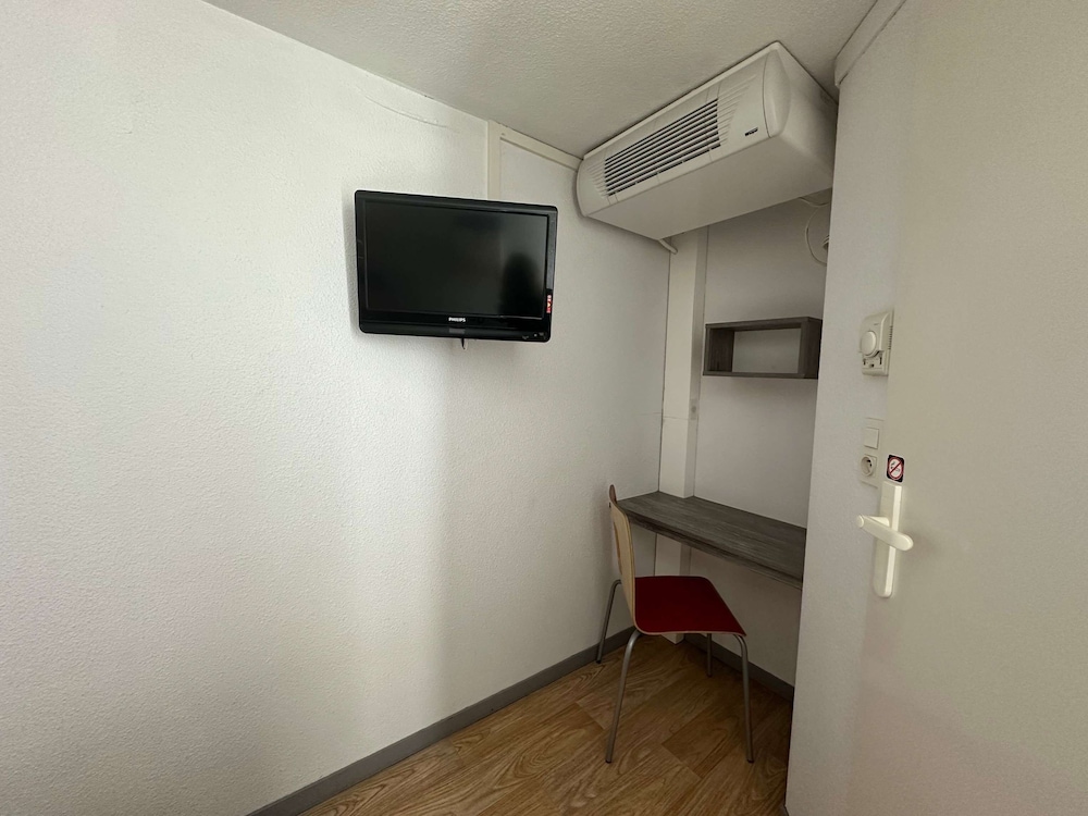 Standard Room, Multiple Beds - Photo 4