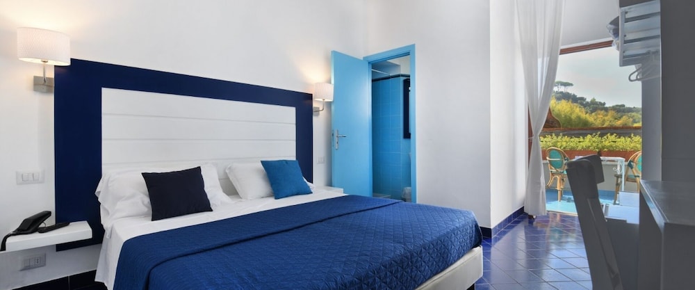 Double or Twin Room - Photo 1
