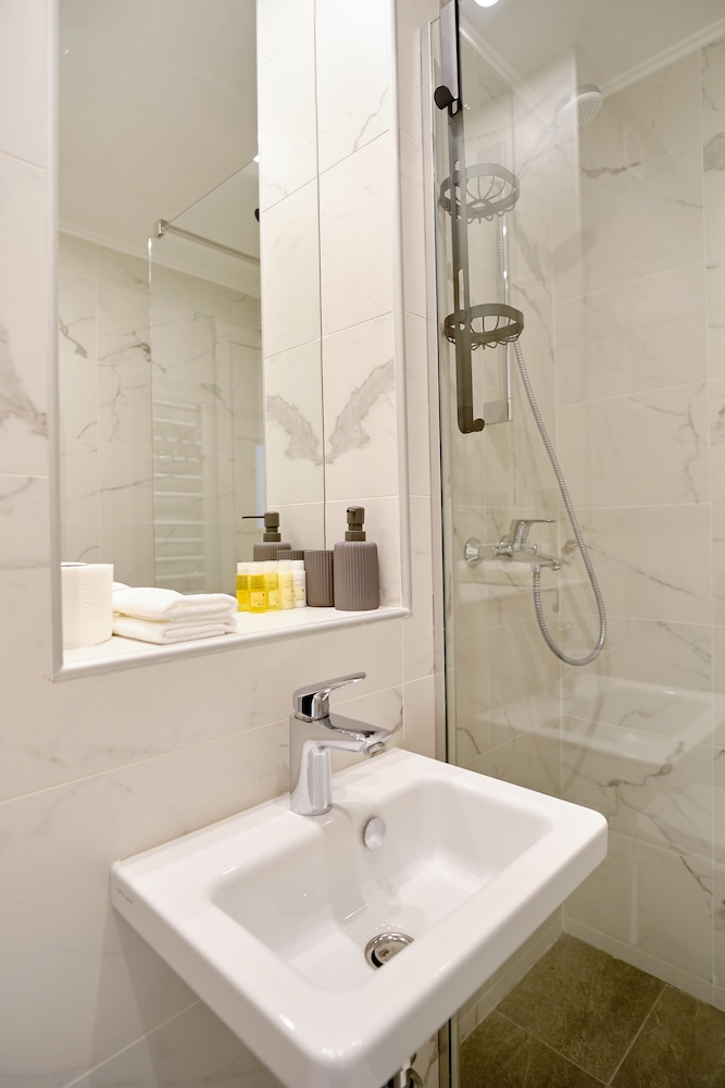 Standard Double or Twin Room - Photo 3