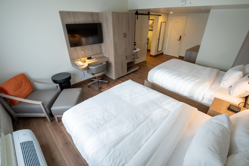 Premier Room, 2 Queen Beds photo 3