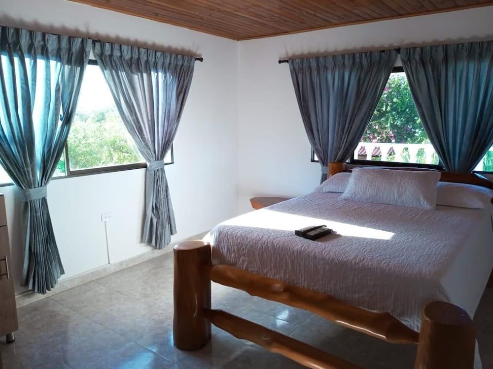 House, 5 Bedrooms, Accessible, Smoking photo 2